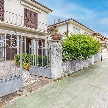 Ferienhaus Casa Lidia 900m From Sea - Happy Lido di Camaiore
