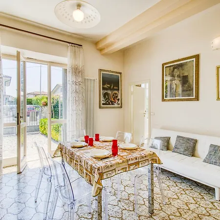Casa Lidia 900m From Sea - Happy Vakantiehuis Lido di Camaiore