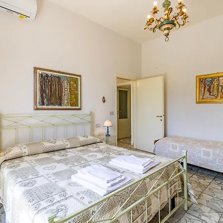 Vakantiehuis Casa Lidia 900m From Sea - Happy
