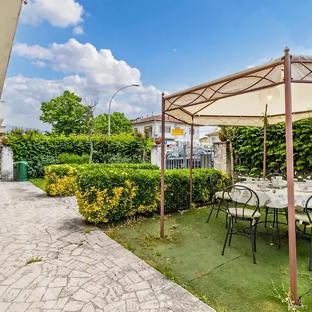 Vakantiehuis Casa Lidia 900m From Sea - Happy